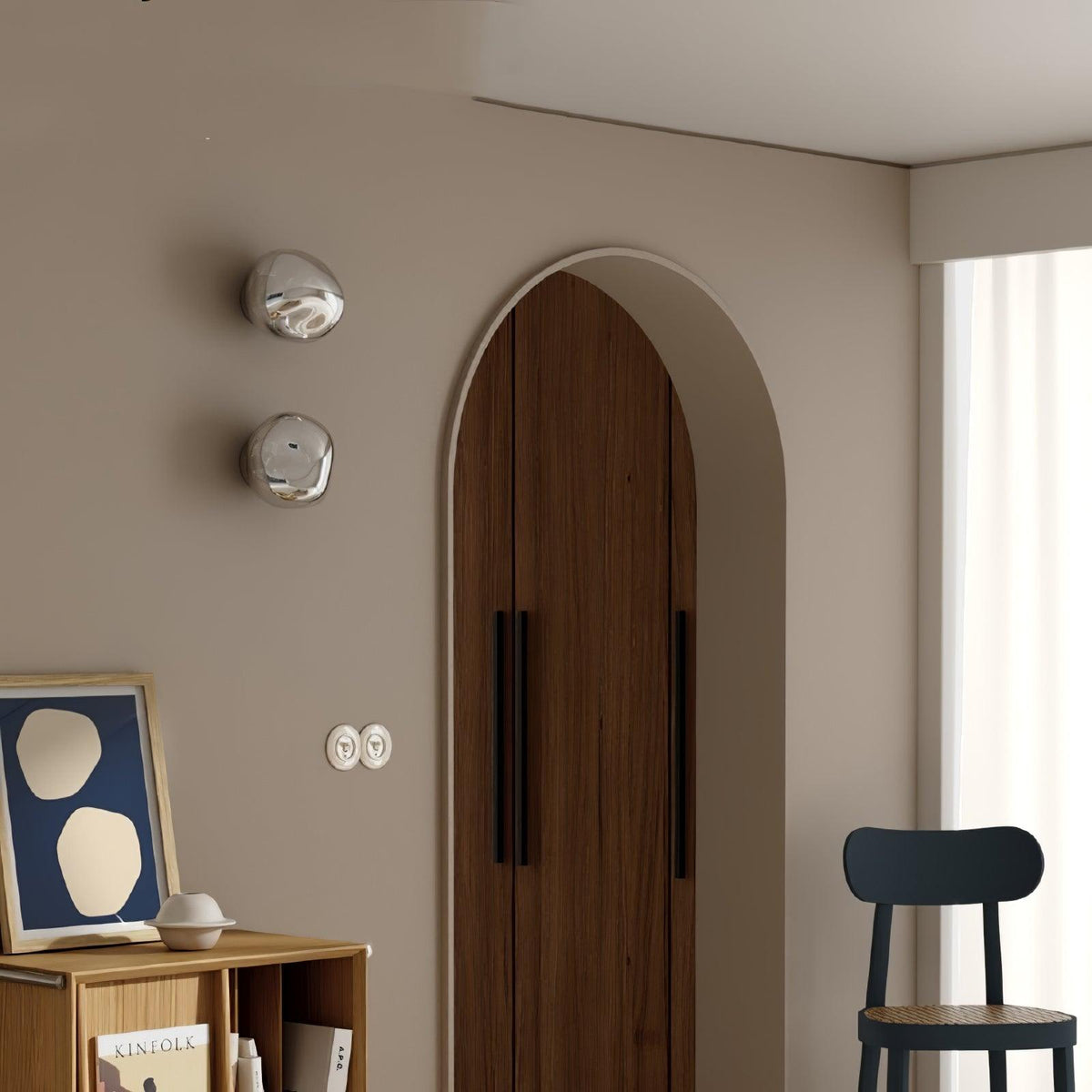 Leni wandlamp met amberkleurig rookglas