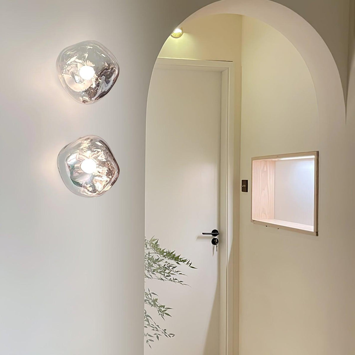 Leni wandlamp met amberkleurig rookglas