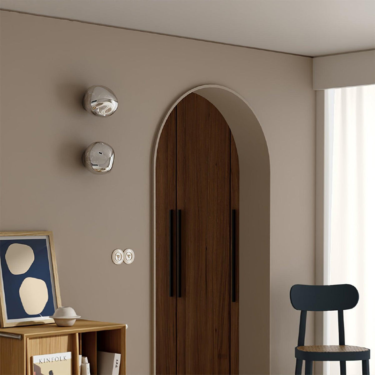 Leni wandlamp met amberkleurig rookglas
