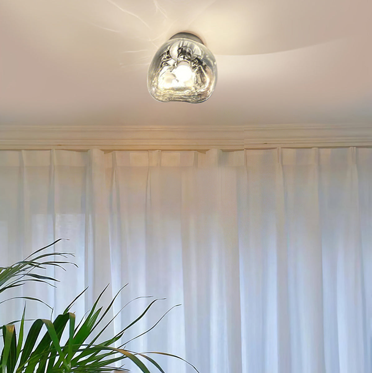Leni wandlamp met amberkleurig rookglas