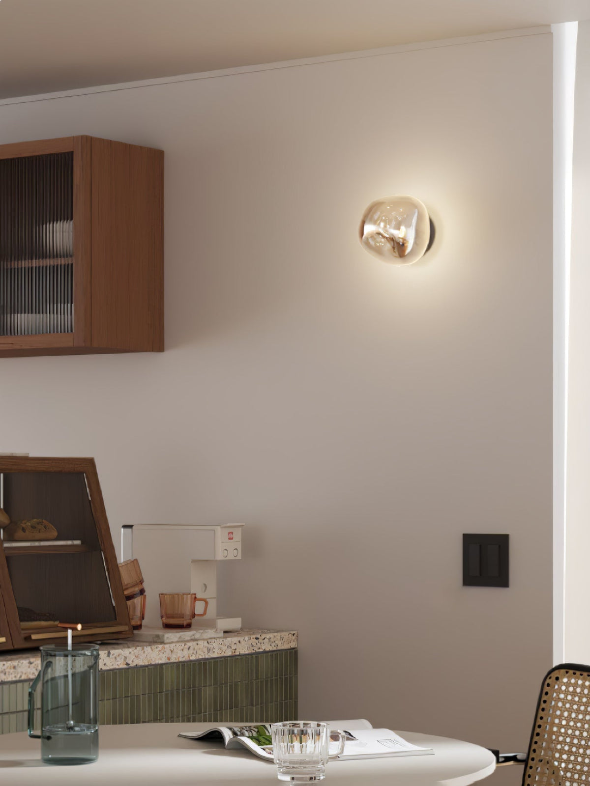 Leni wandlamp met amberkleurig rookglas