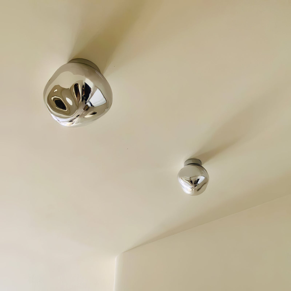Leni wandlamp met amberkleurig rookglas