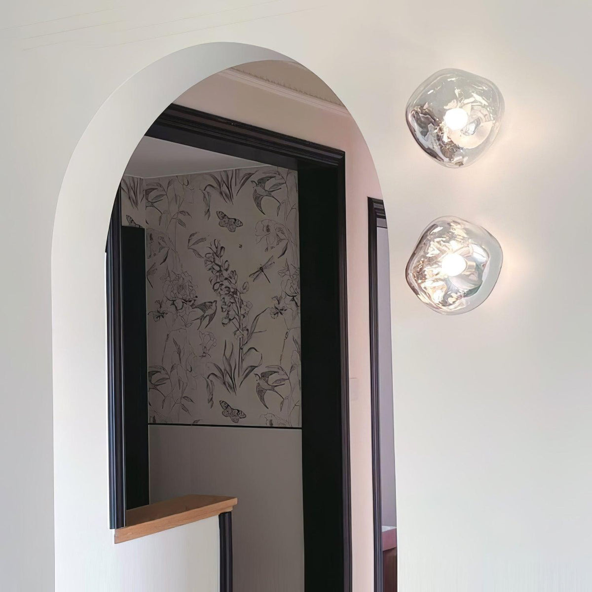 Leni wandlamp met amberkleurig rookglas