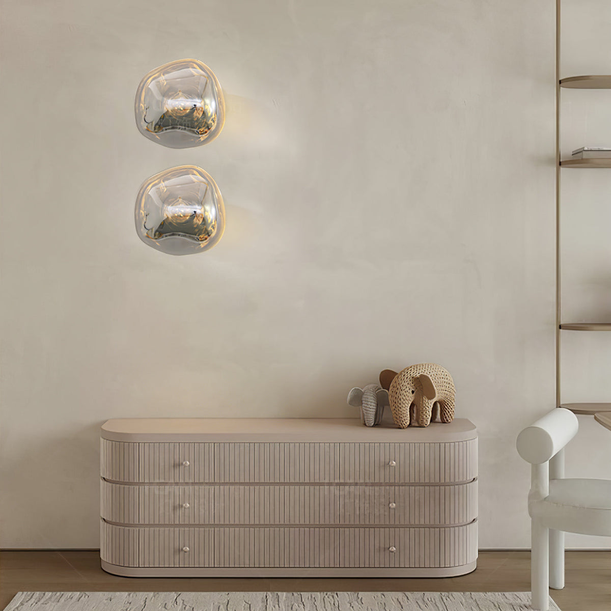 Leni wandlamp met amberkleurig rookglas