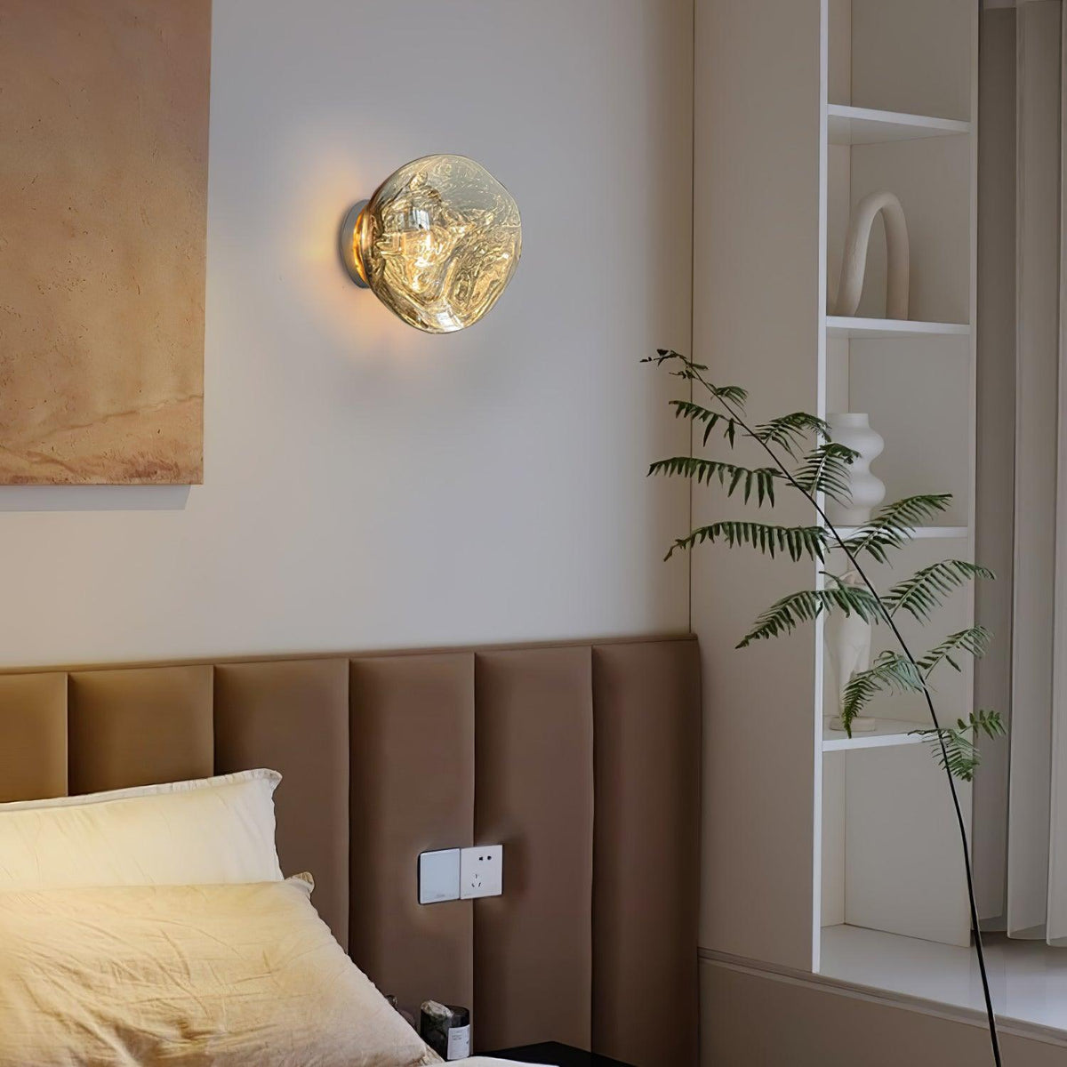 Leni wandlamp met amberkleurig rookglas