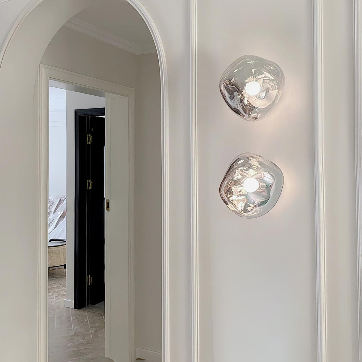 Leni wandlamp met amberkleurig rookglas