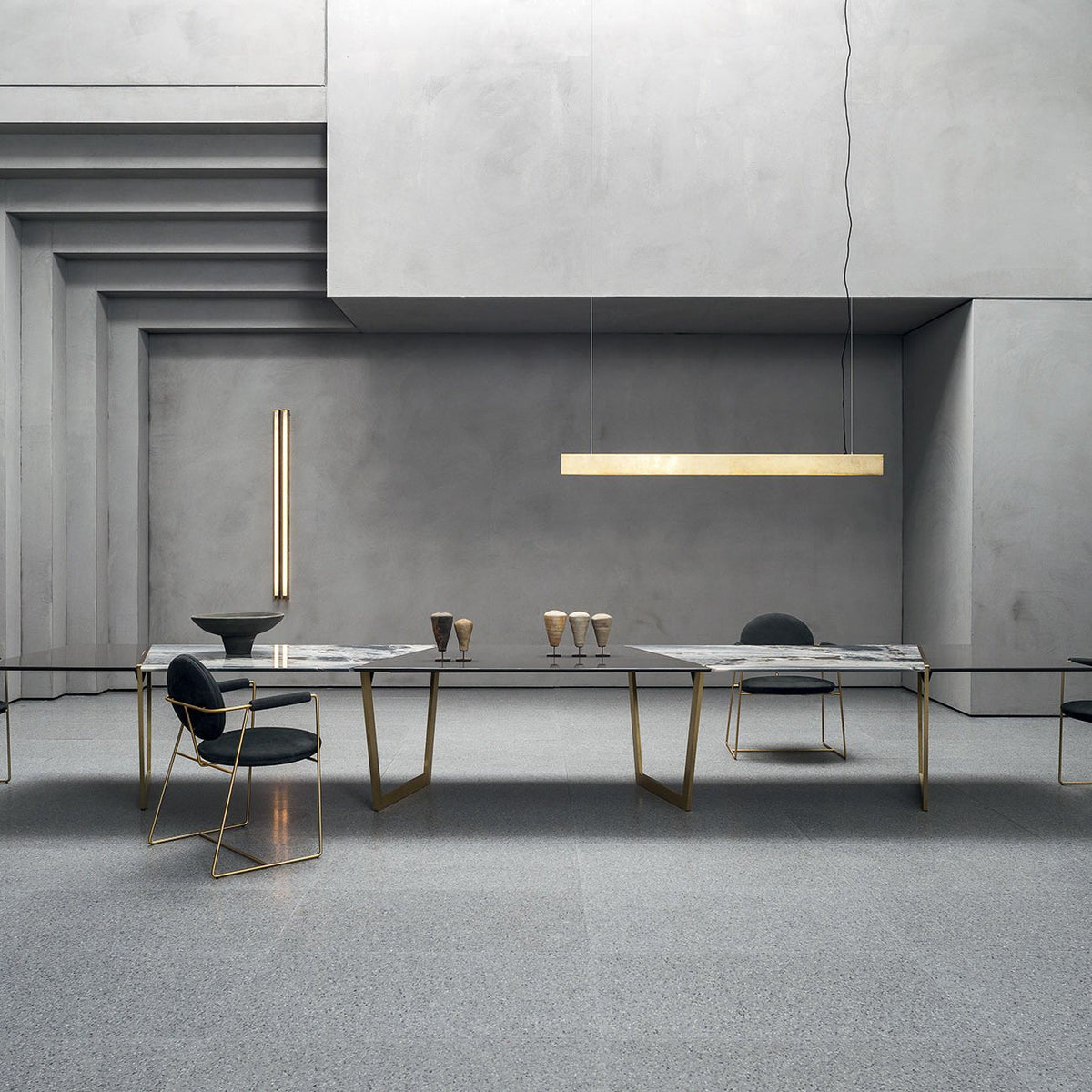 Vincent Minimalistische messing wandlamp met gelaagde bladen