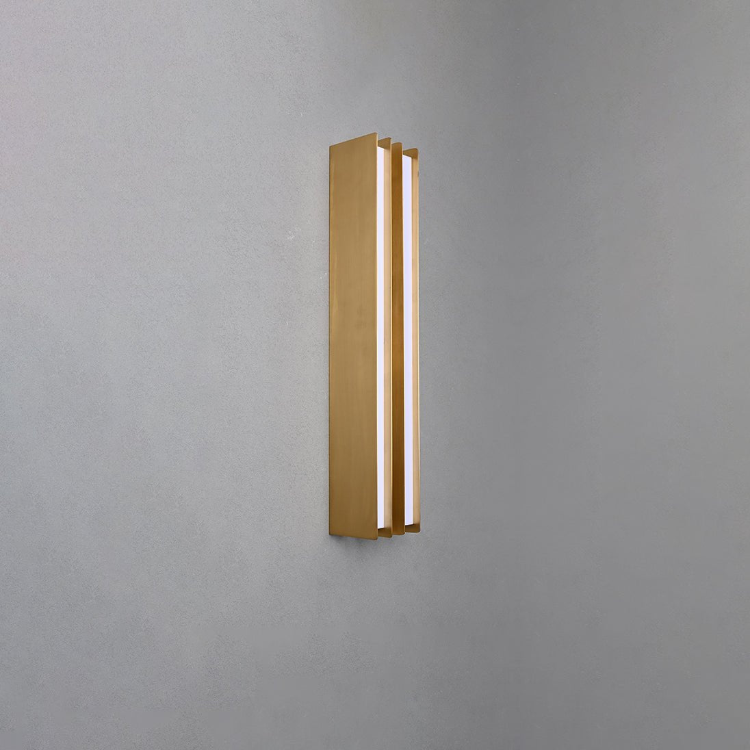 Vincent Minimalistische messing wandlamp met gelaagde bladen