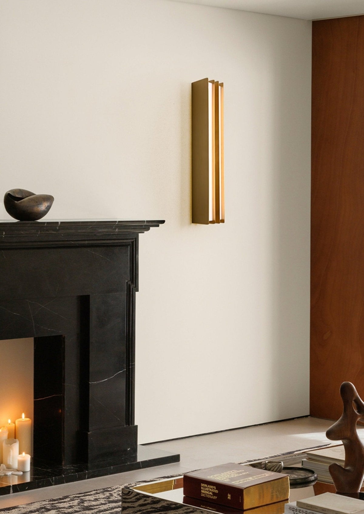 Vincent Minimalistische messing wandlamp met gelaagde bladen