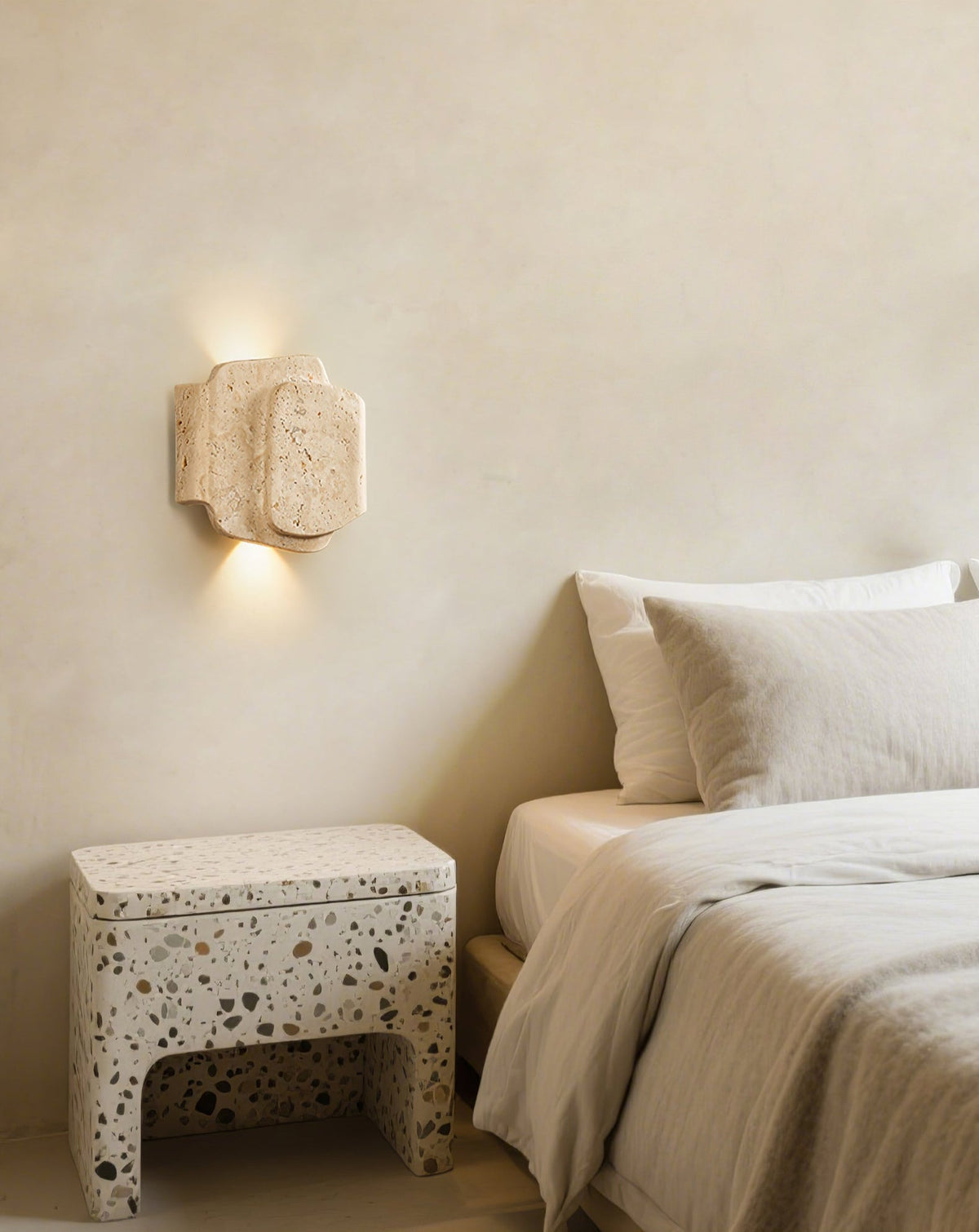 Qirven Geel travertin wandlamp