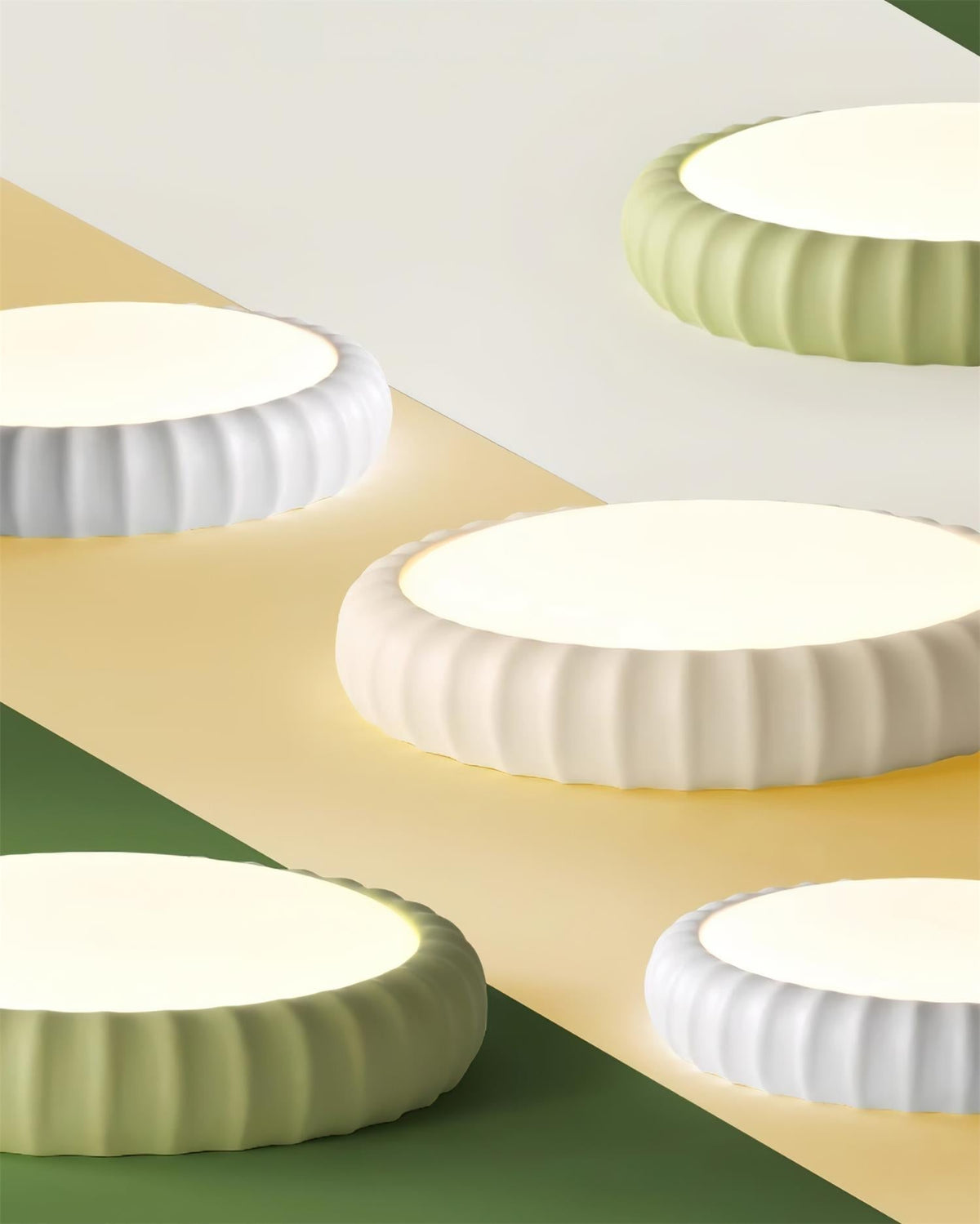 Moderne vlakke plafondlamp van hars in zachte groene kleur met minimalistisch ontwerp