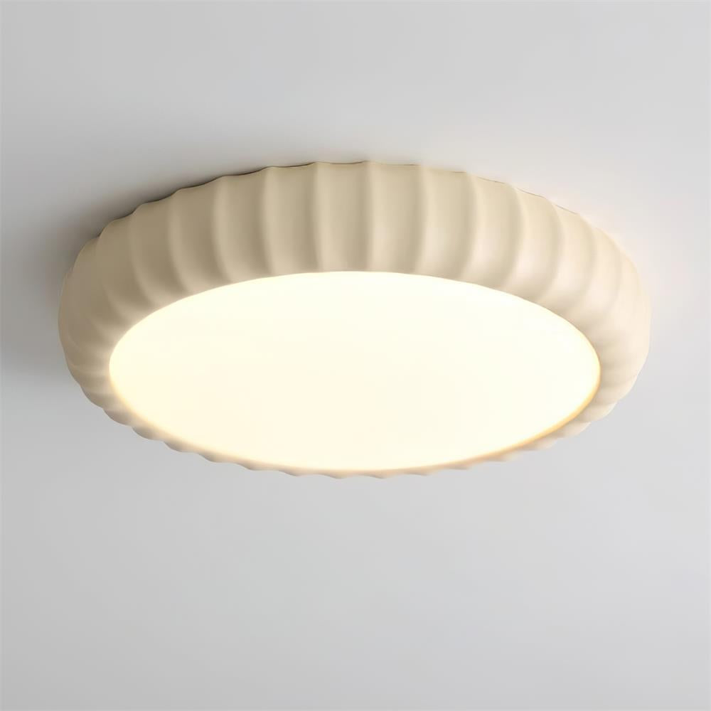 Moderne vlakke plafondlamp van hars in zachte groene kleur met minimalistisch ontwerp