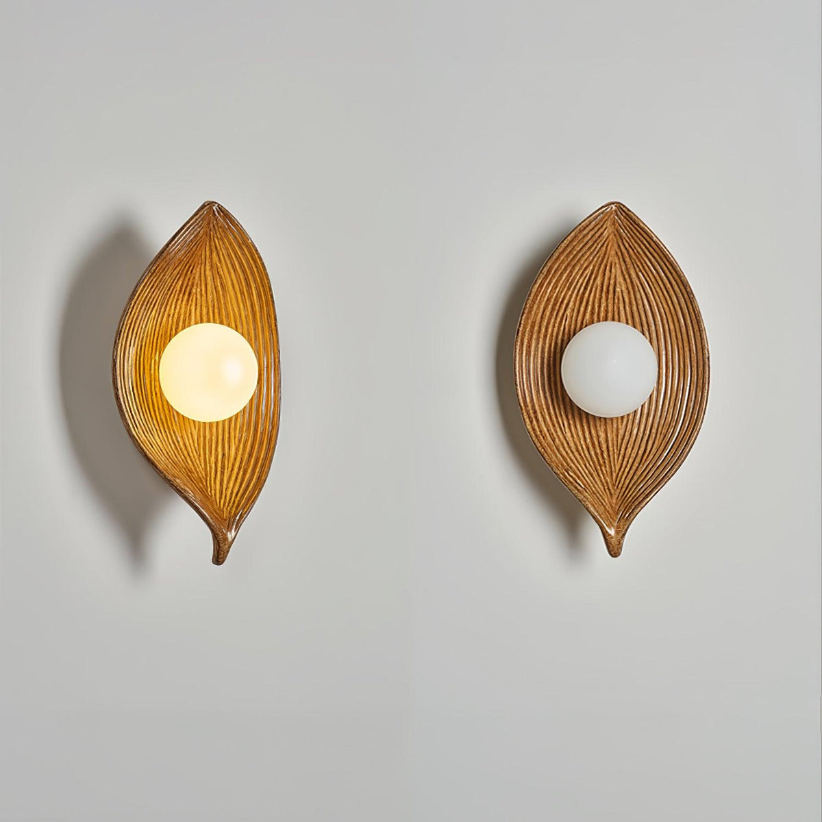 Lirixa wandlamp met bladmotief in hars en metaal