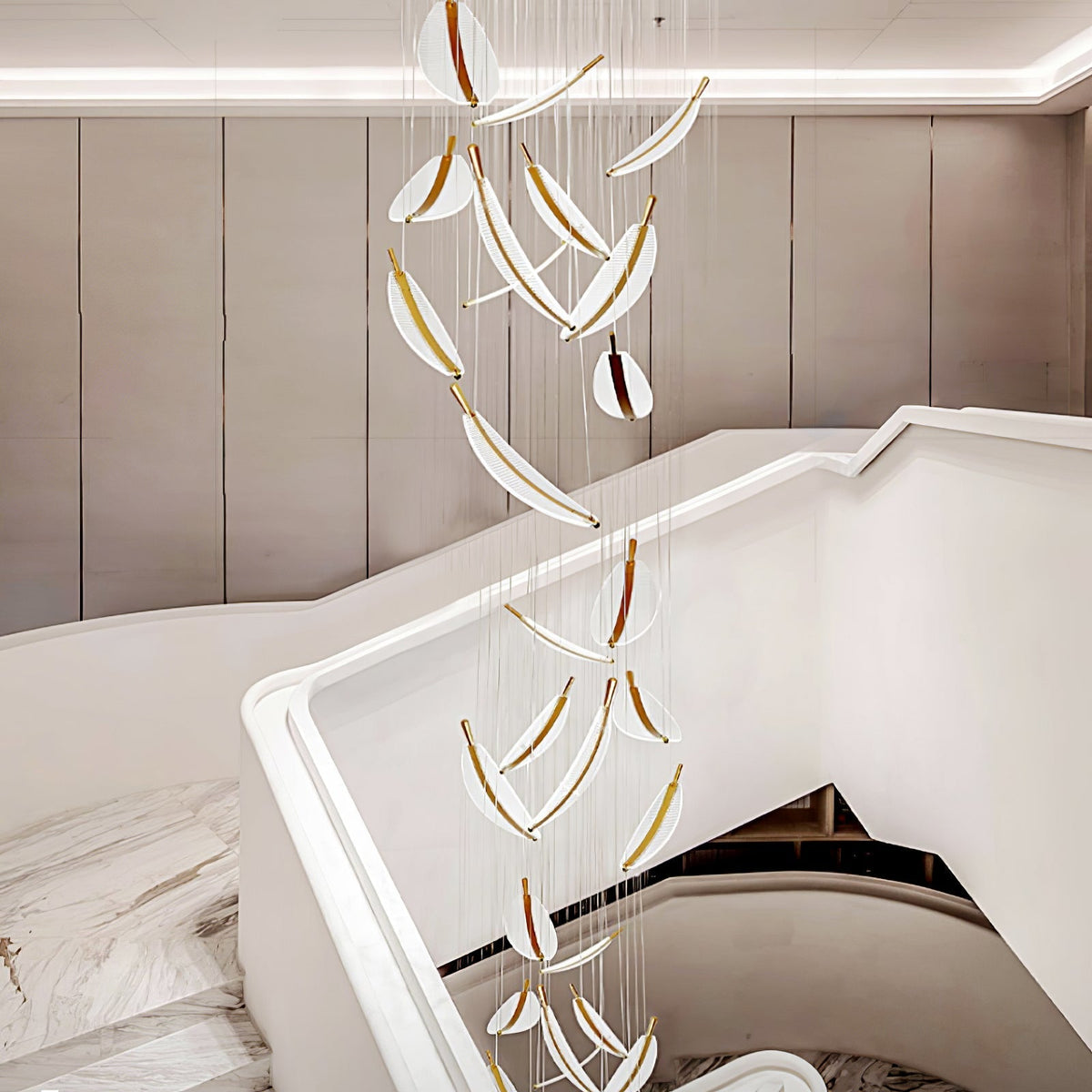 Kuo Kroonluchter Leaf Acryl Goud Elegante Moderne