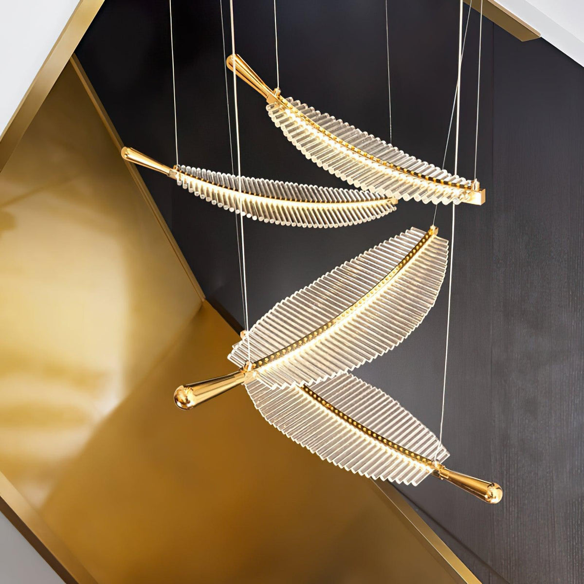 Kuo Kroonluchter Leaf Acryl Goud Elegante Moderne