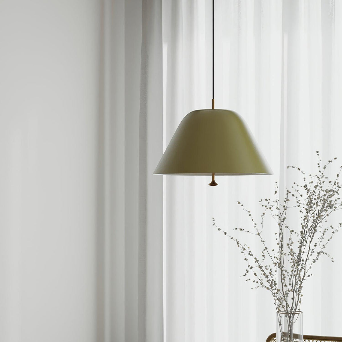 Moderne hanglamp met metalen kap in groen en wit minimalistisch