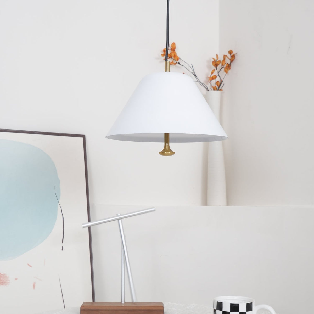 Moderne hanglamp met metalen kap in groen en wit minimalistisch