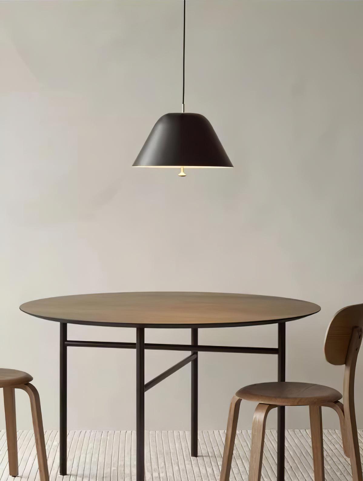 Evir hanglamp met glazen kap, messing afwerking, minimalistisch