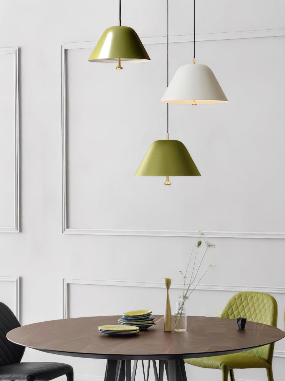 Evir hanglamp met glazen kap, messing afwerking, minimalistisch