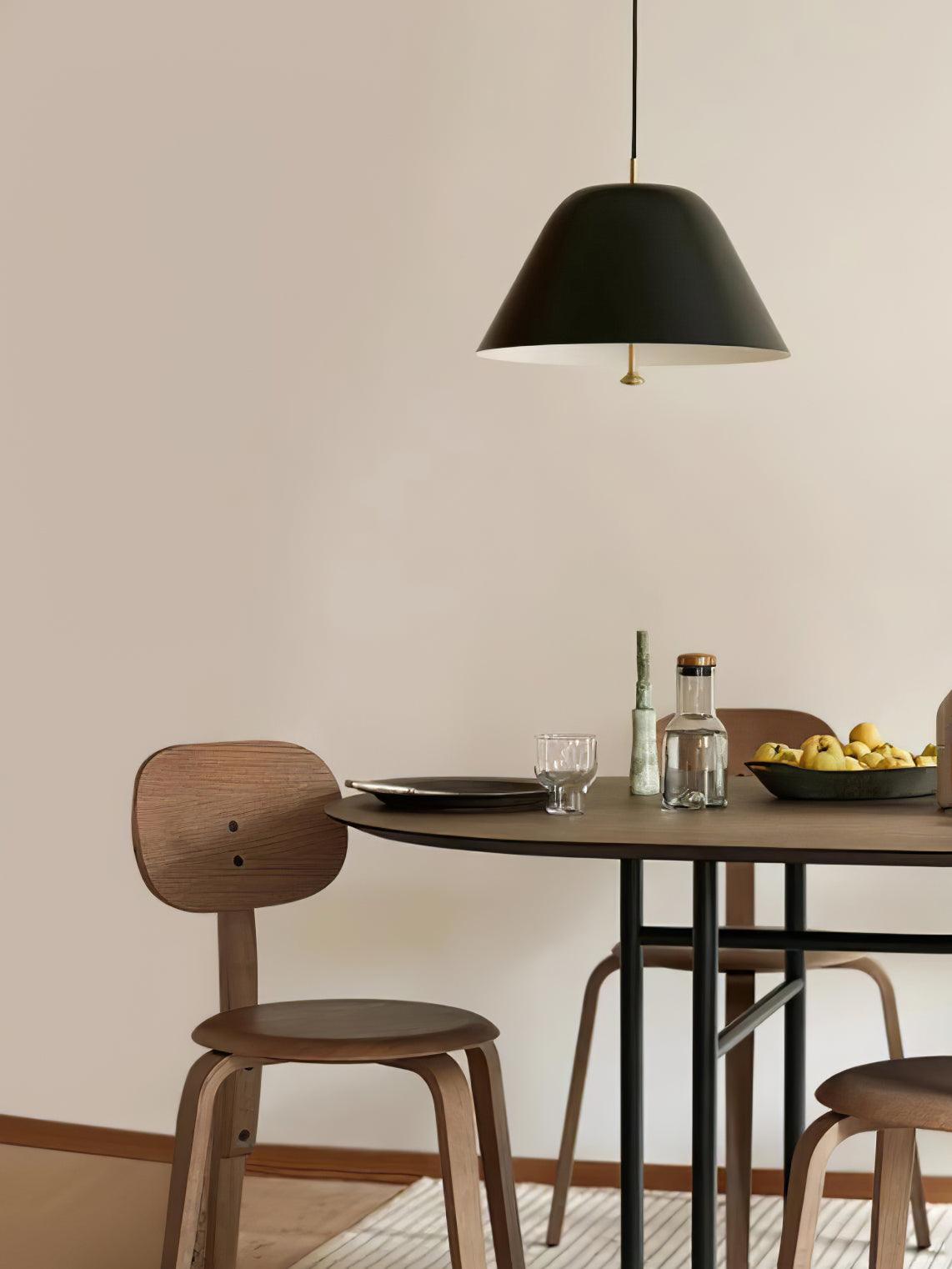 Evir hanglamp met glazen kap, messing afwerking, minimalistisch