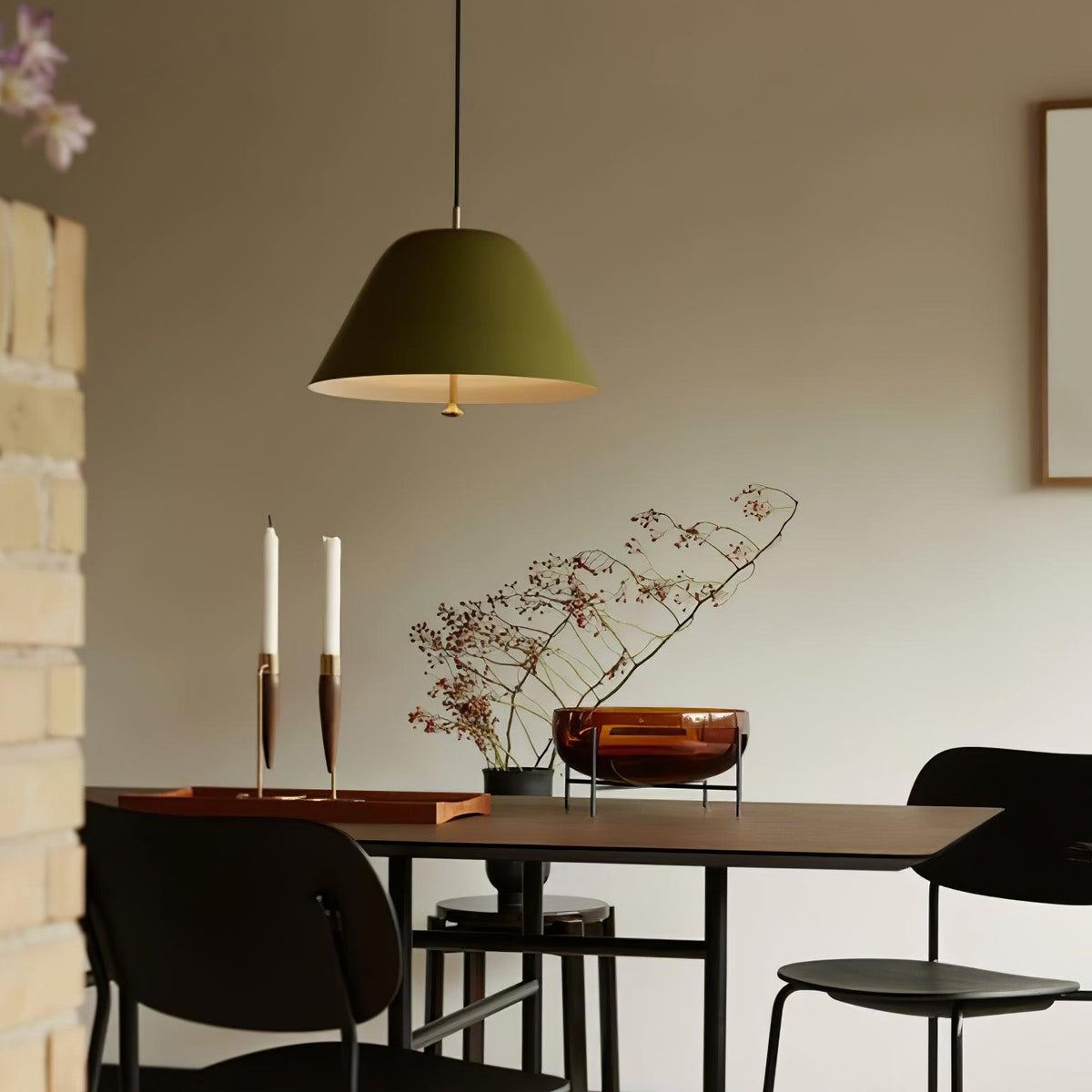 Evir hanglamp met glazen kap, messing afwerking, minimalistisch
