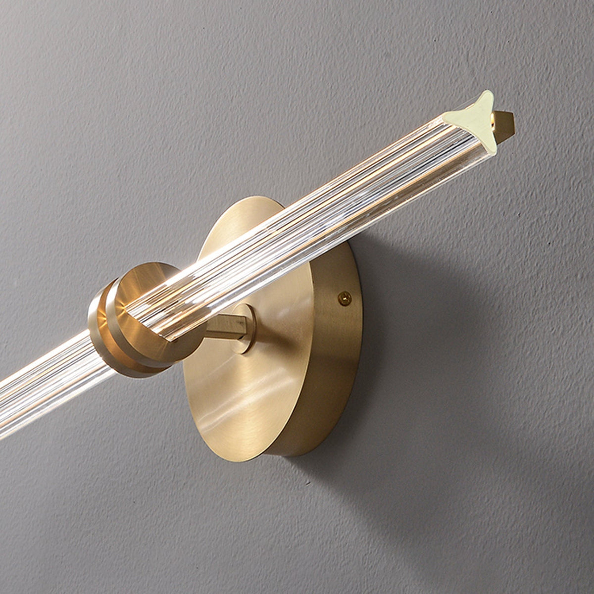 Orineraria Minimalistische wandlamp van metaal met lineaire vorm
