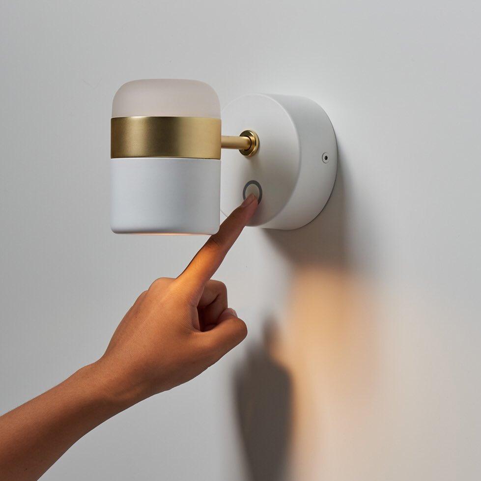 Liorinora wandlamp zwart met matglas en verstelbare kop