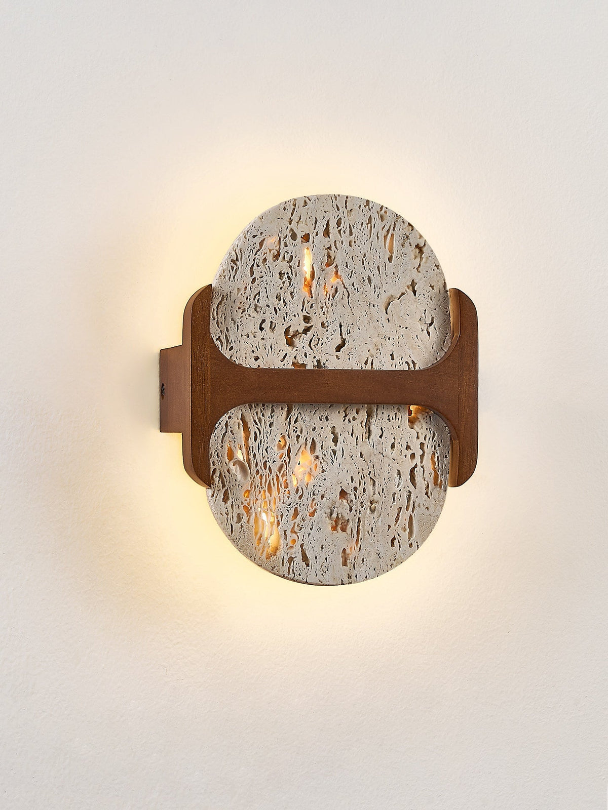 Seriaya wandlamp met geel travertin en walnoot