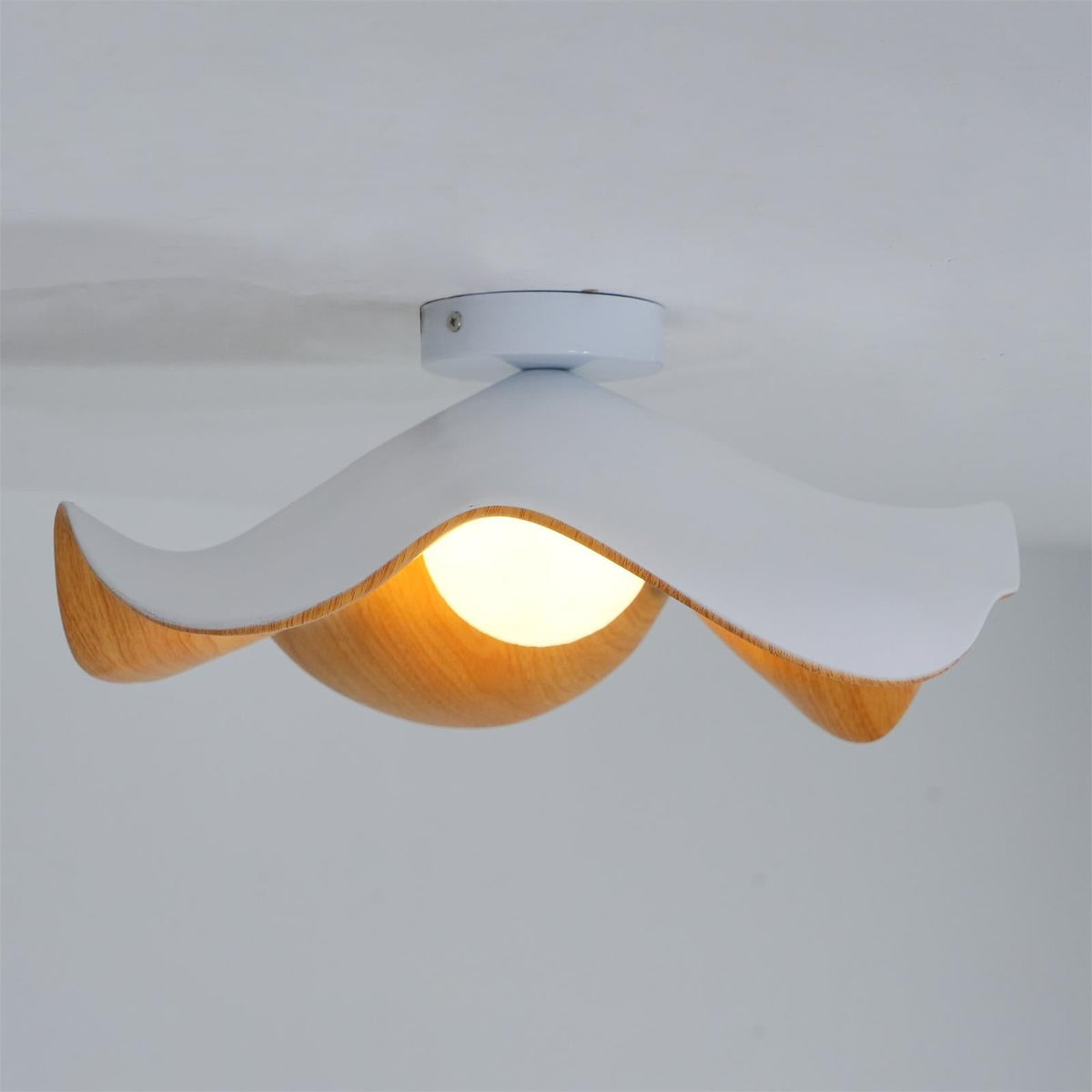 Belenor plafondlamp Lotus Leaf met witte afwerking en hout