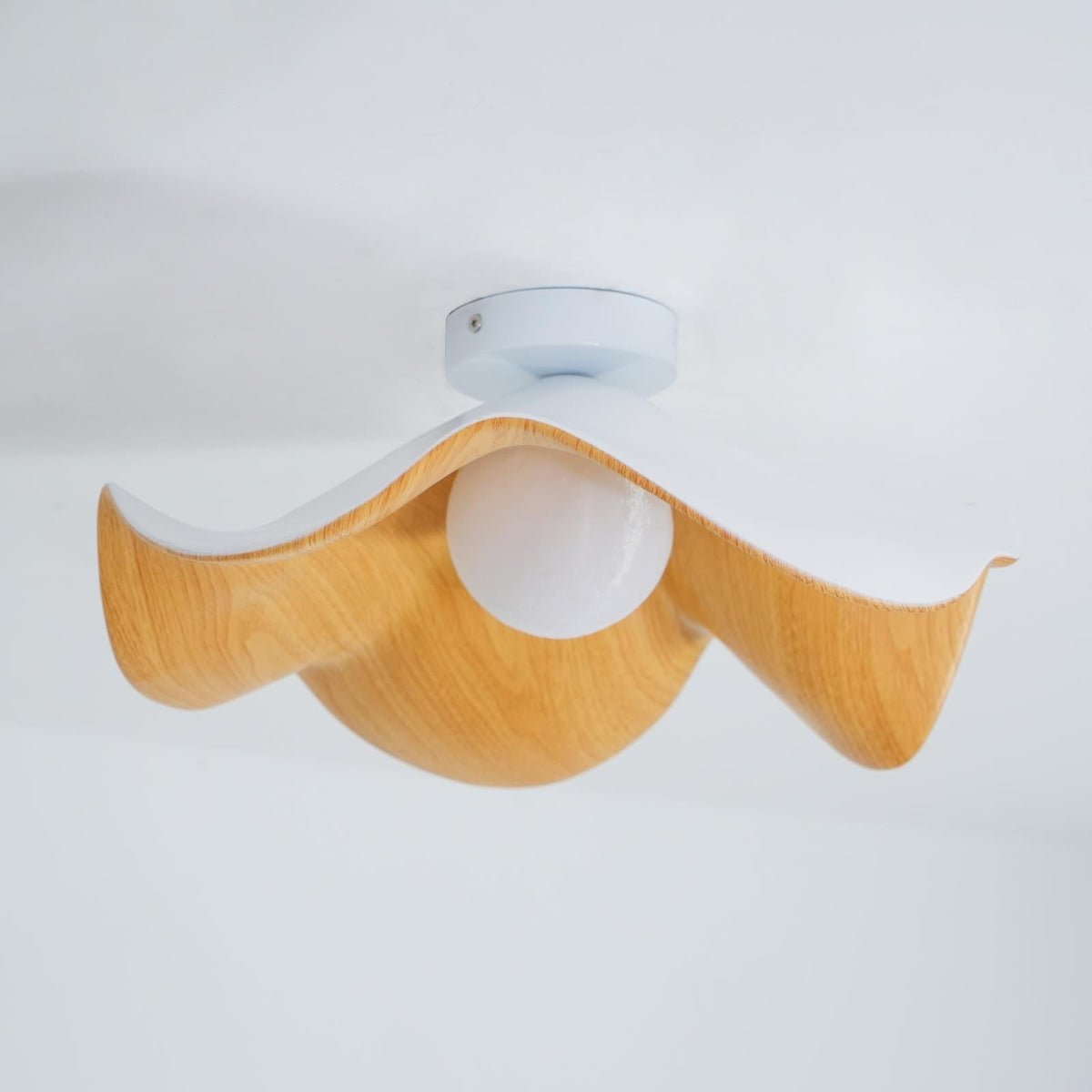 Belenor plafondlamp Lotus Leaf met witte afwerking en hout