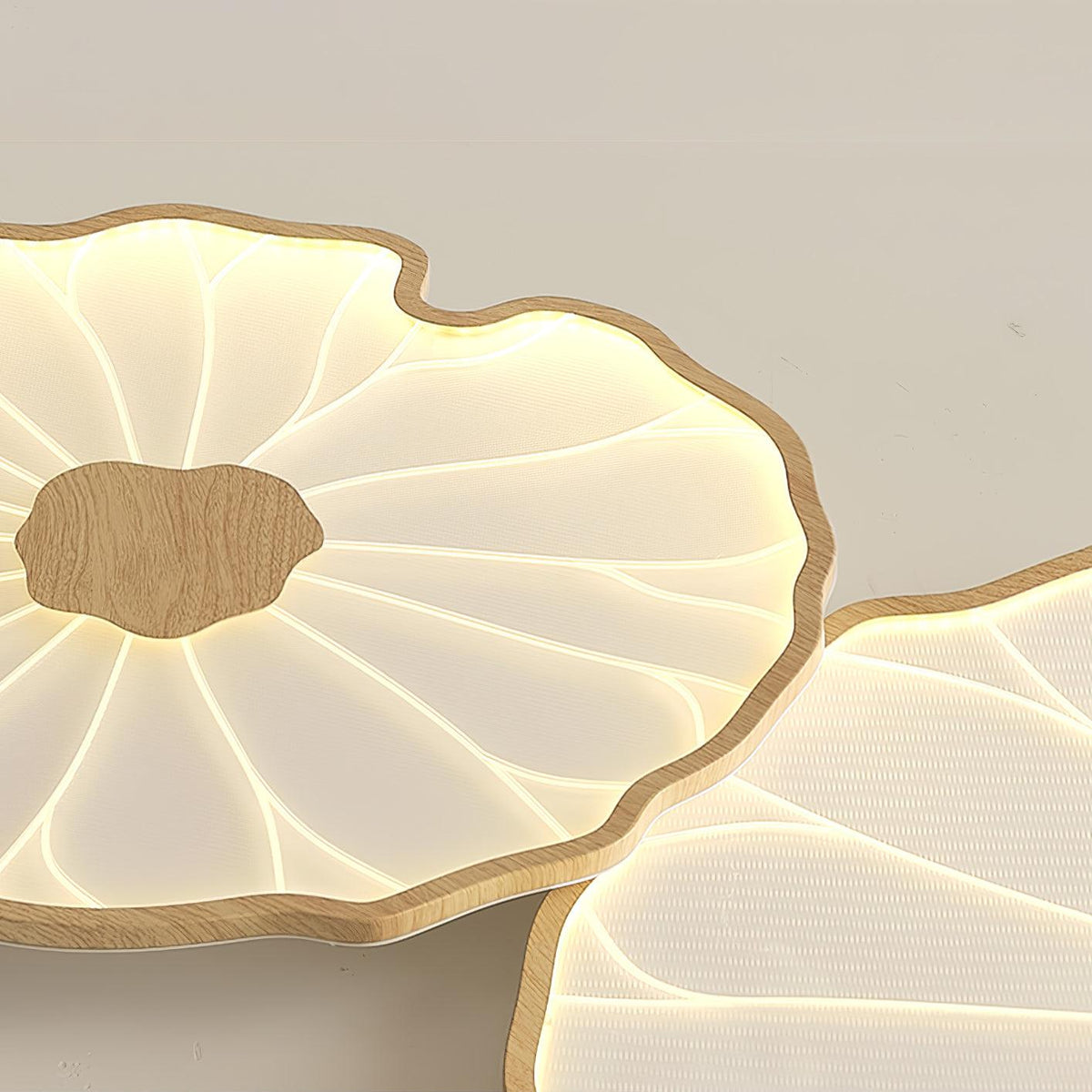 Rinorian plafondlamp Lotus Leaf met walnoot afwerking