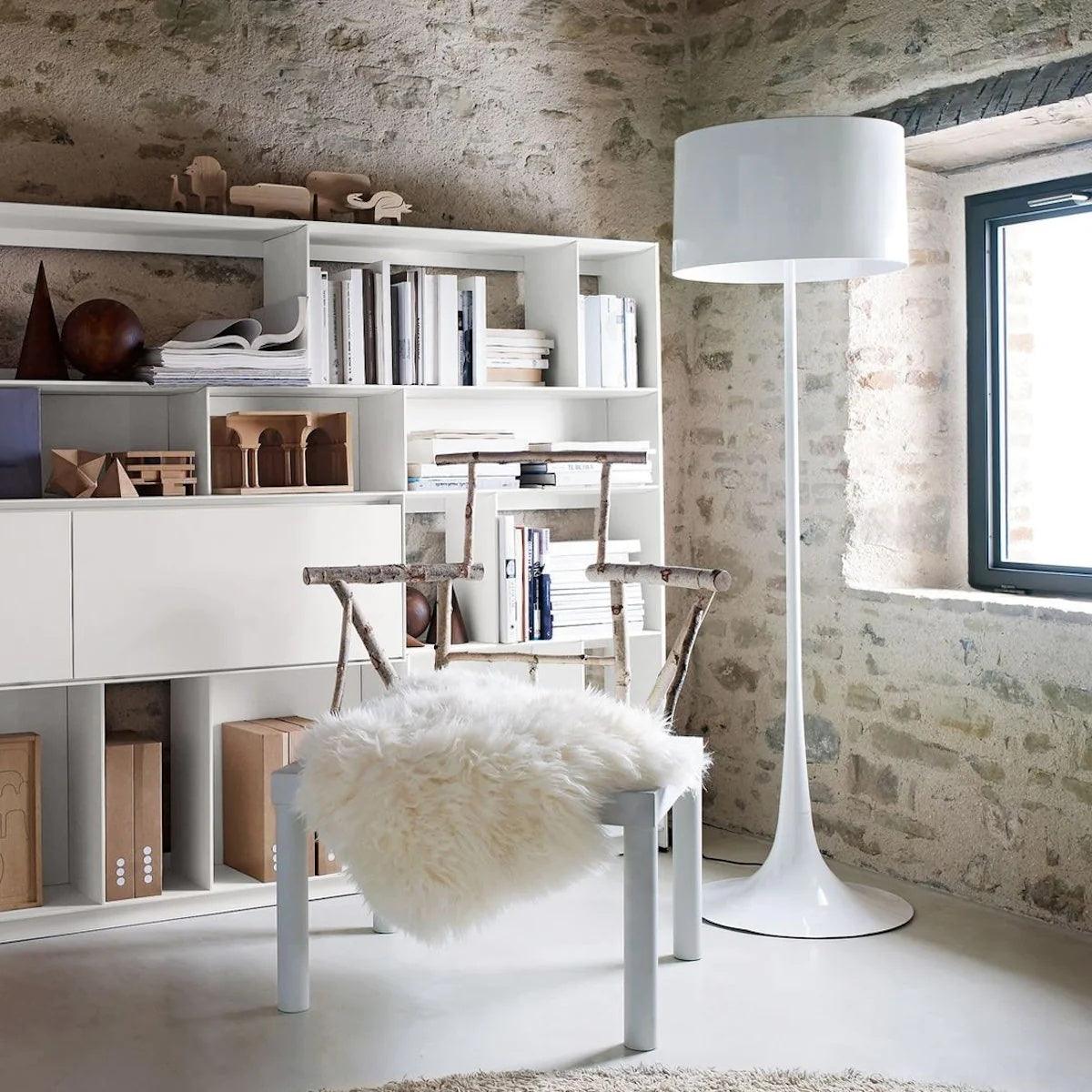 Riveette vloerlamp