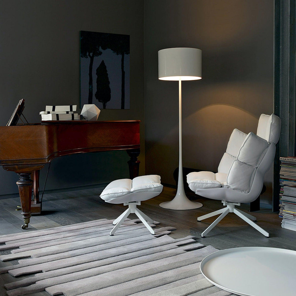 Riveette vloerlamp