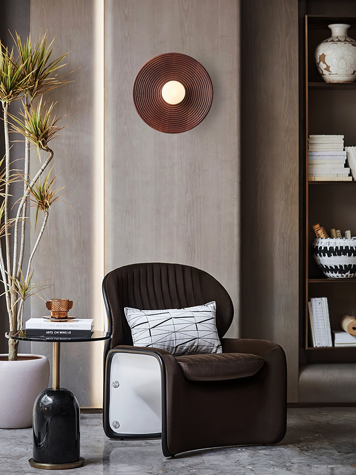 Aldenise Noordse kunst Contour wandlamp van walnoothout