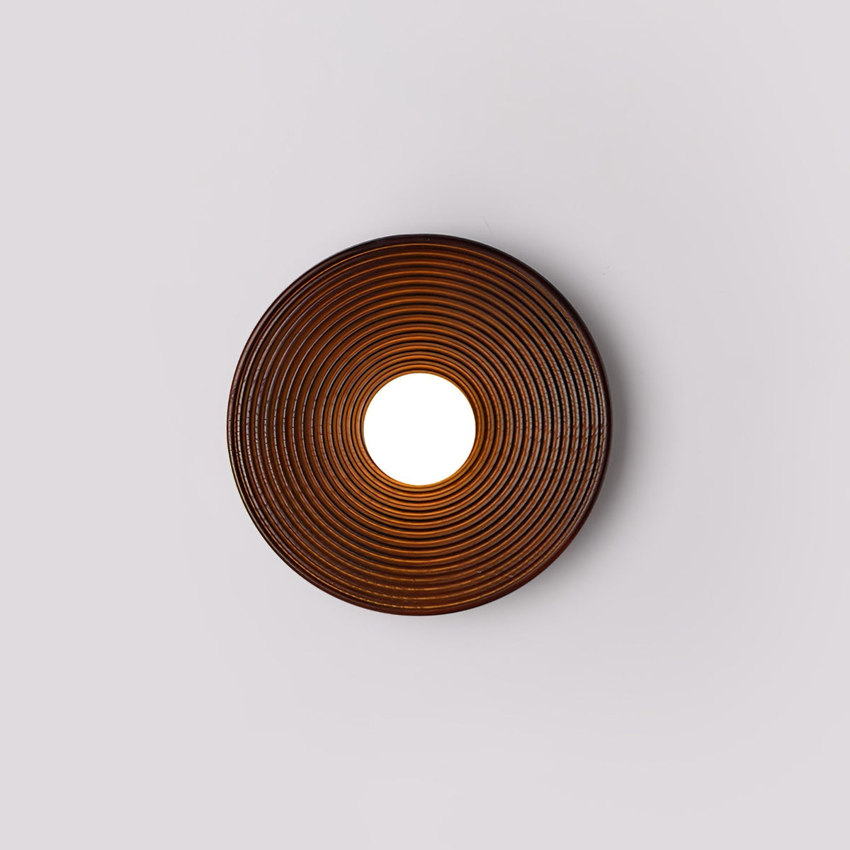 Aldenise Noordse kunst Contour wandlamp van walnoothout