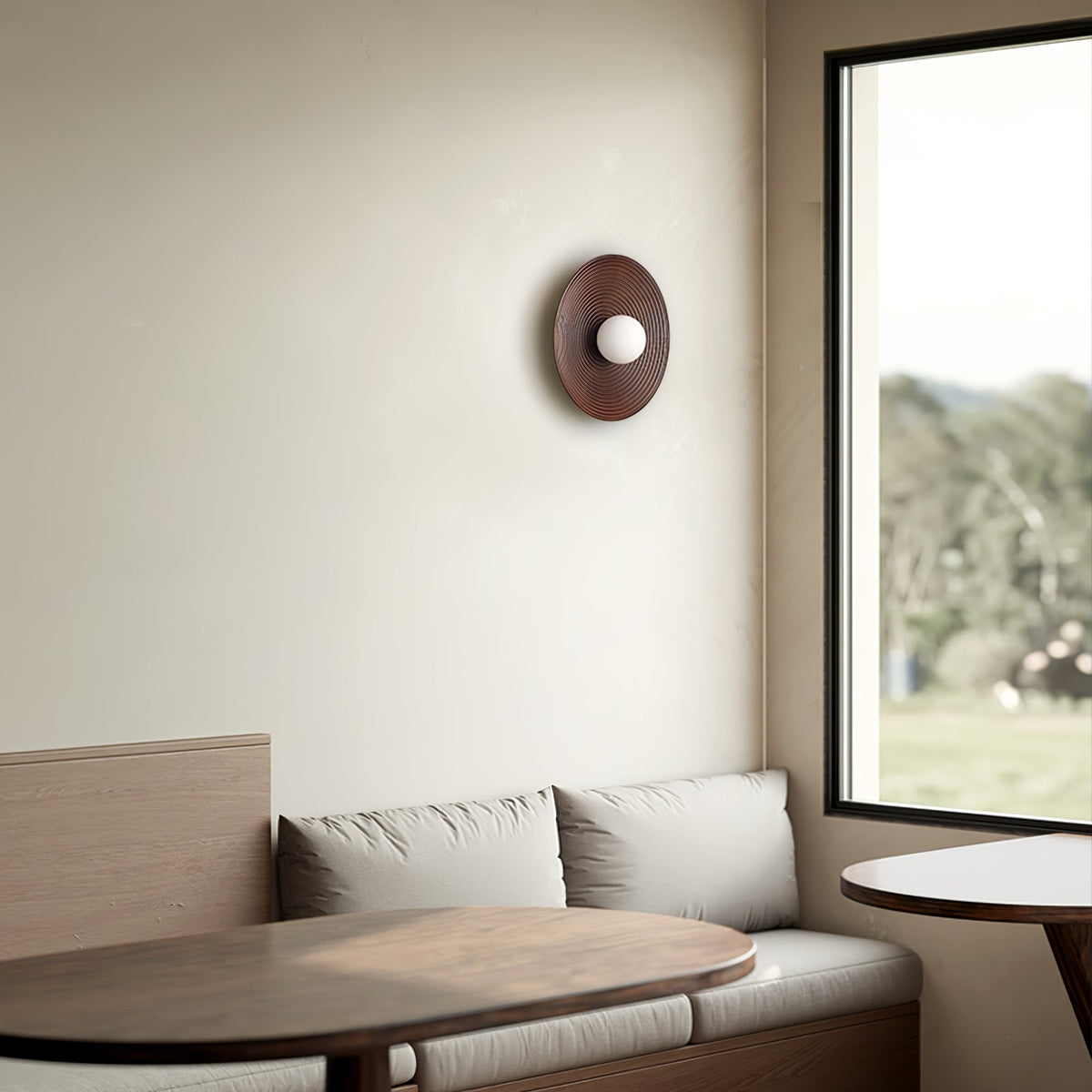 Aldenise Noordse kunst Contour wandlamp van walnoothout