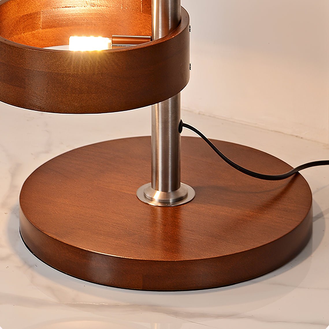 Lynix houten vloerlamp