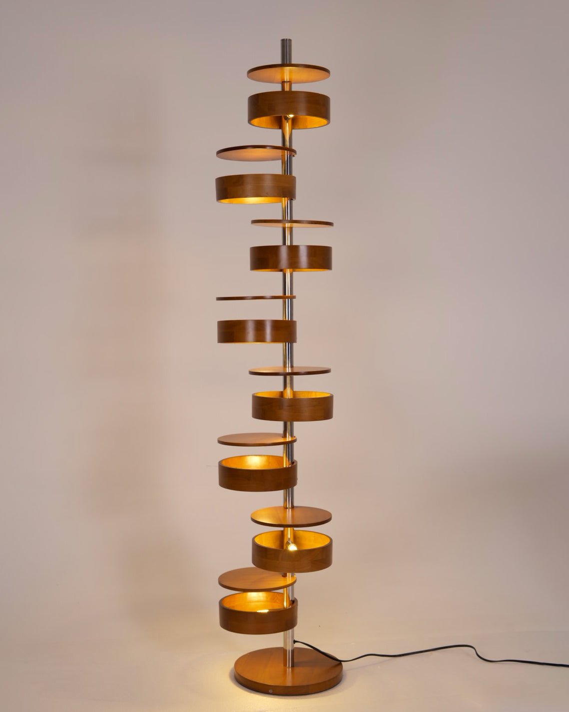 Lynix houten vloerlamp