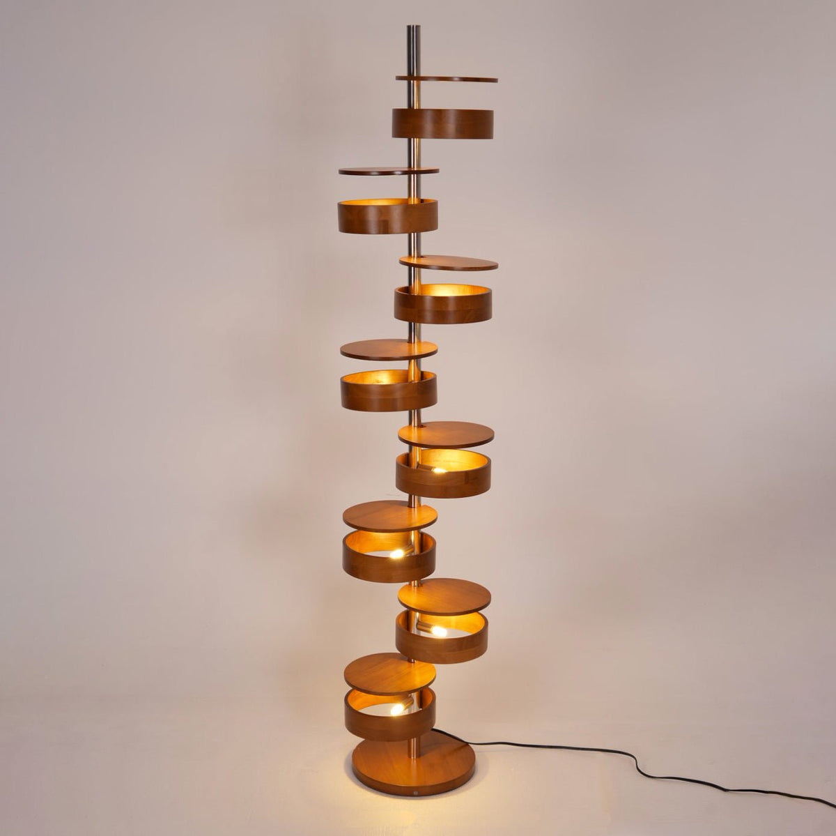 Lynix houten vloerlamp
