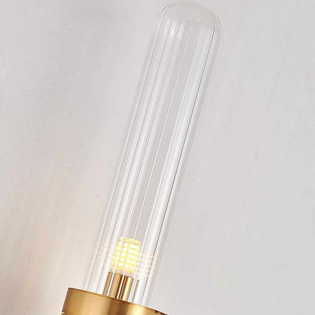 Alorira glazen wandlamp met kolomvorm in Noordse kunststijl