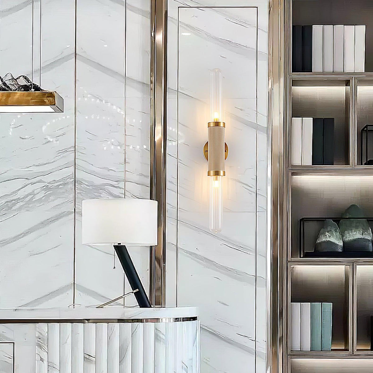 Alorira glazen wandlamp met kolomvorm in Noordse kunststijl