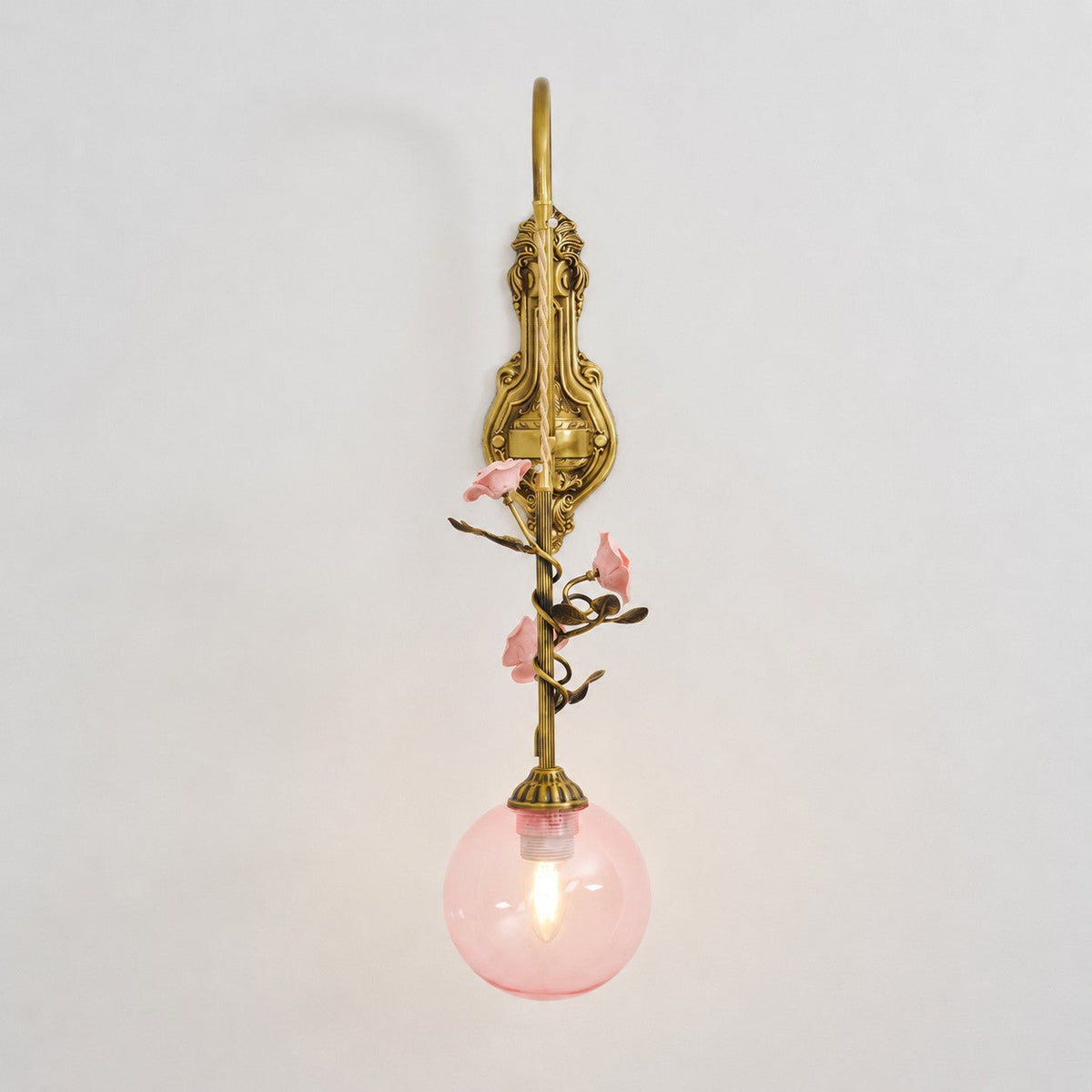Elaararia wandlamp met antieke afwerking en roze