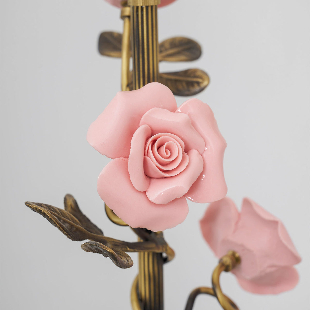 Elaararia wandlamp met antieke afwerking en roze