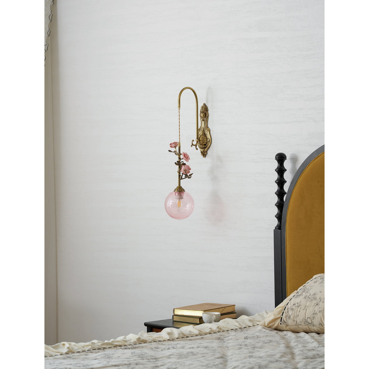 Elaararia wandlamp met antieke afwerking en roze