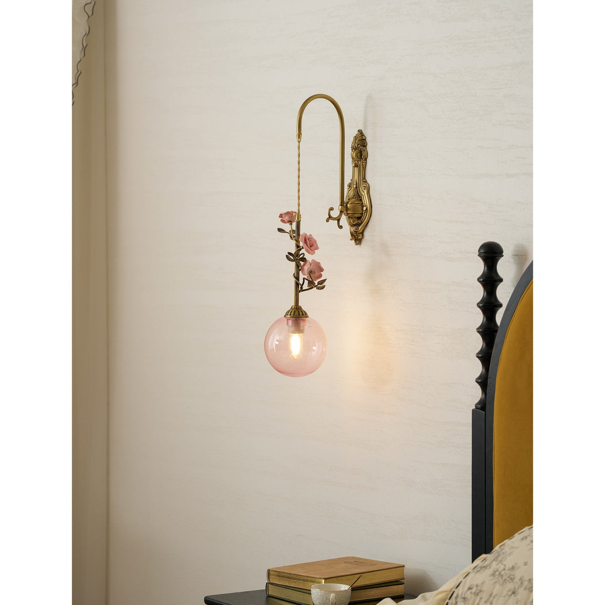 Elaararia wandlamp met antieke afwerking en roze