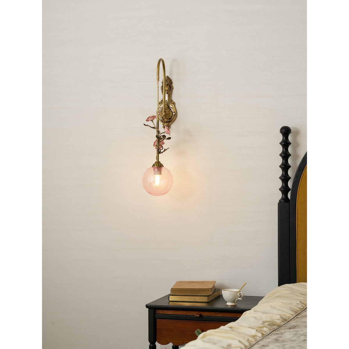 Elaararia wandlamp met antieke afwerking en roze