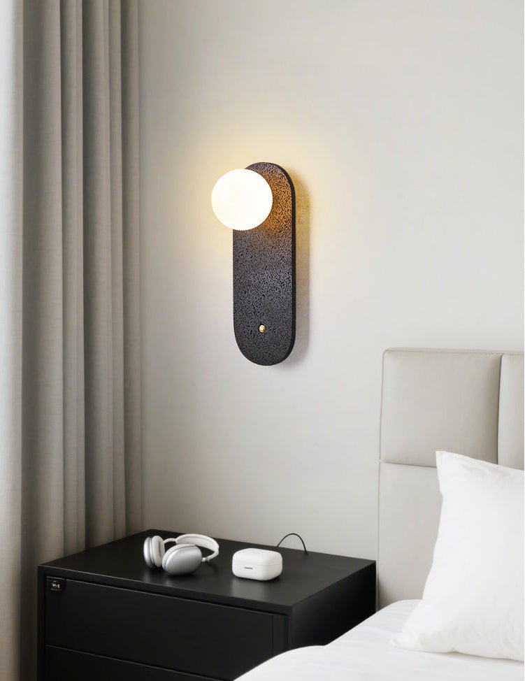 Taveella zwarte wandlamp in travertin