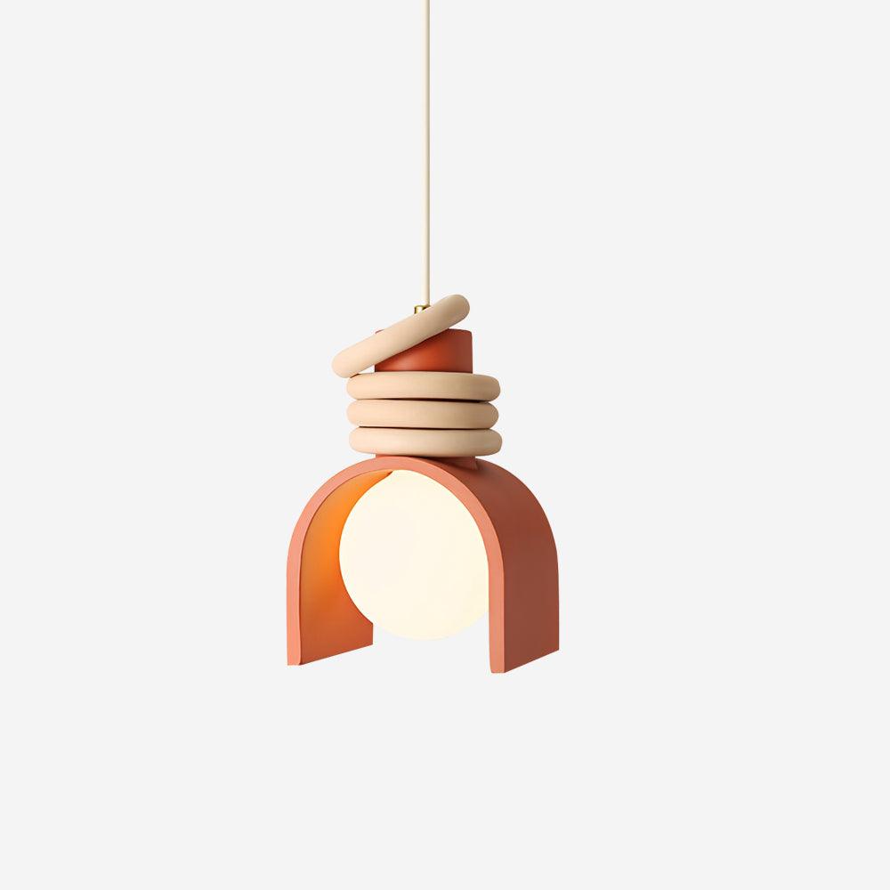 Hanglamp met glazen bol voor een artistieke sfeer in de eetkamer