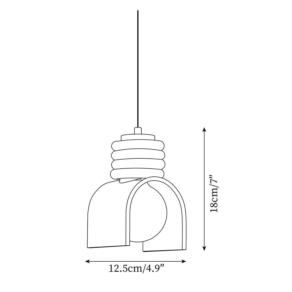 Hanglamp met glazen bol voor een artistieke sfeer in de eetkamer