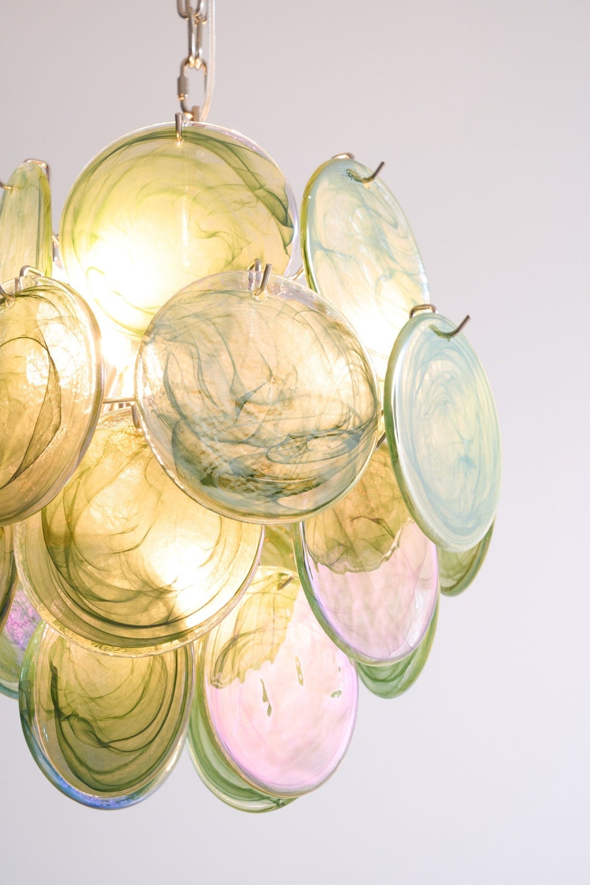 Teriinelle kroonluchter met meelagen Murano-disc kunstwerk in meerdere kleuren